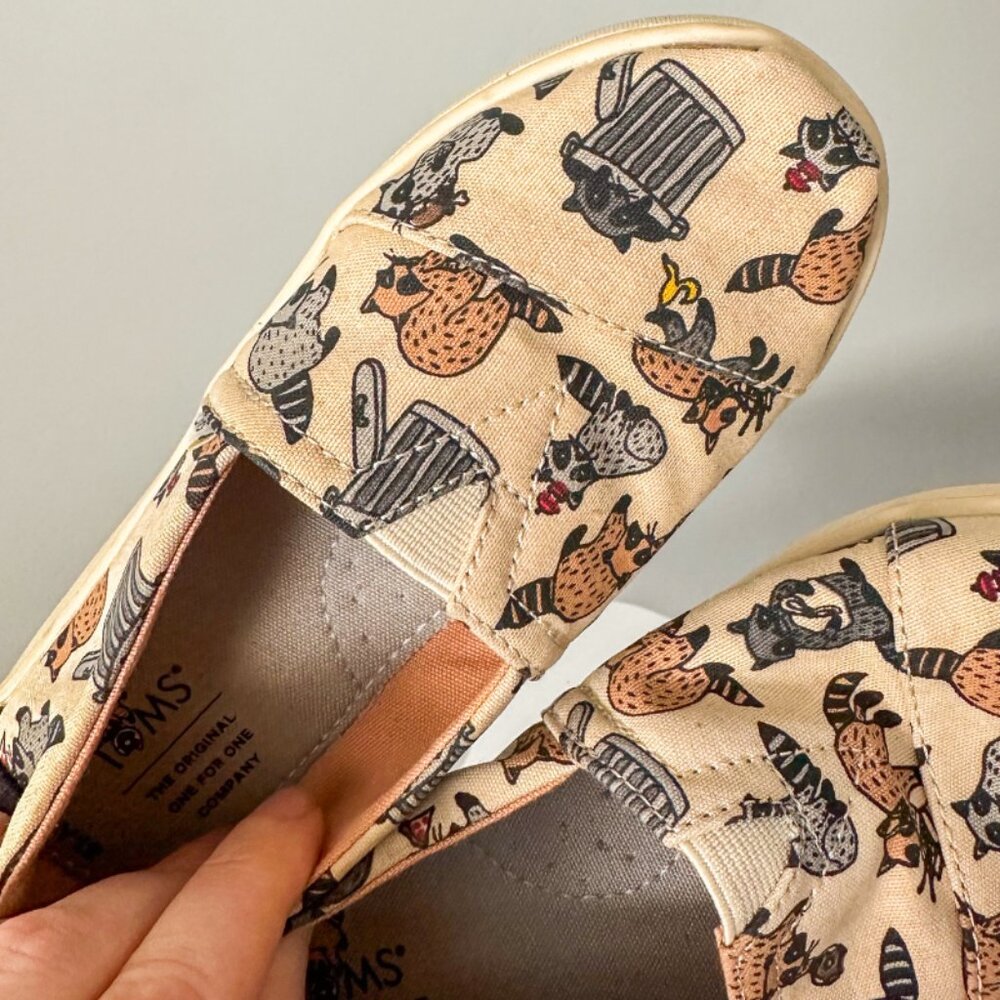 Toms Limited Edition Alpargata Raccoon Print Shoes- Size Youth 12 - NWOT - Picture 6 of 10